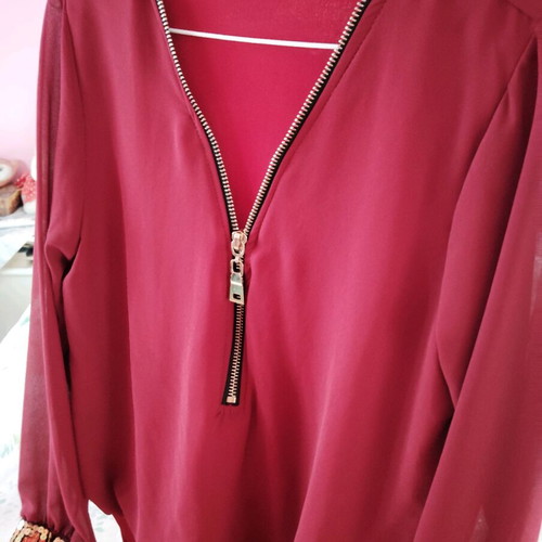 Formal handmade blouse like new, grenat with sequins