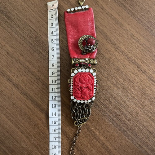 Sodini Bijoux women's vintage bracelet with red leather and baroque design