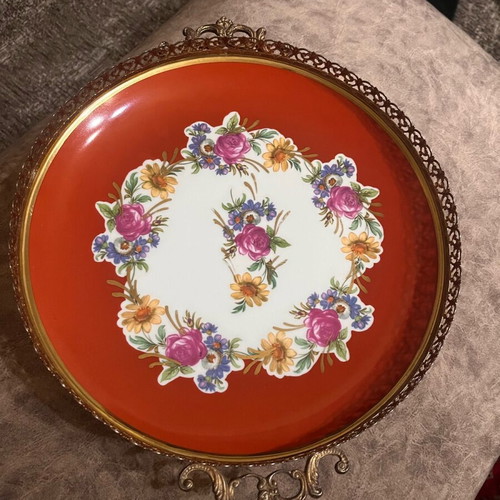 Vintage porcelain fruit bowl with bronze base and handles like new