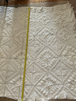 Large vintage handmade quilt with floral motifs, 1.90m x 1.90m
