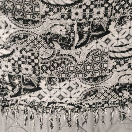 Scarf used black and white