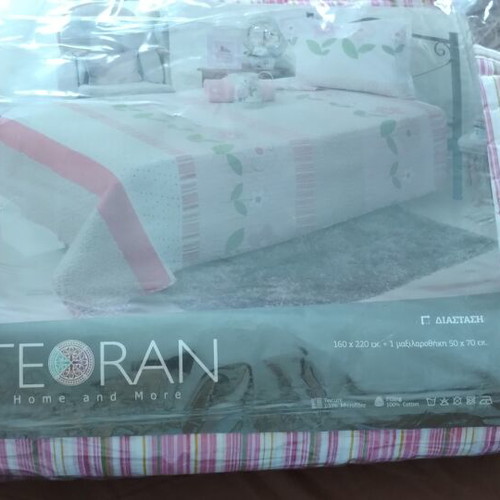 Quilt and decorative pillowcase for single bed