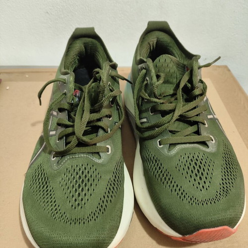 Asics Kayano 31 running shoes, excellent condition, size 44.5, green