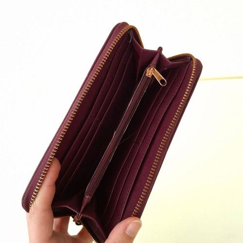 Bershka burgundy wallet used, 2 card slots and zip coin pocket