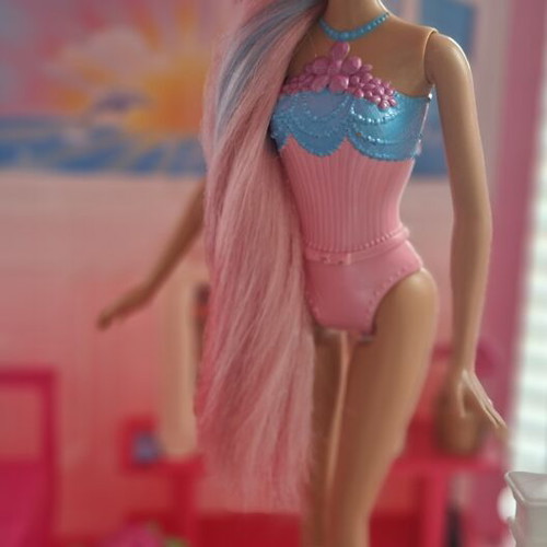 Barbie doll with very long hair like new