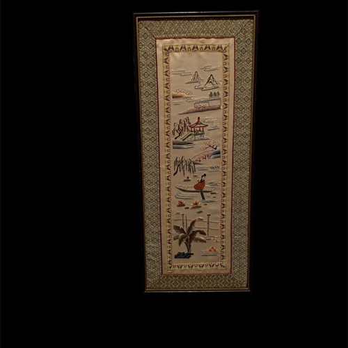 Chinese embroidery painting used in wooden frame