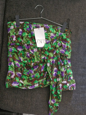 Zara multicolor mini skirt, size Medium