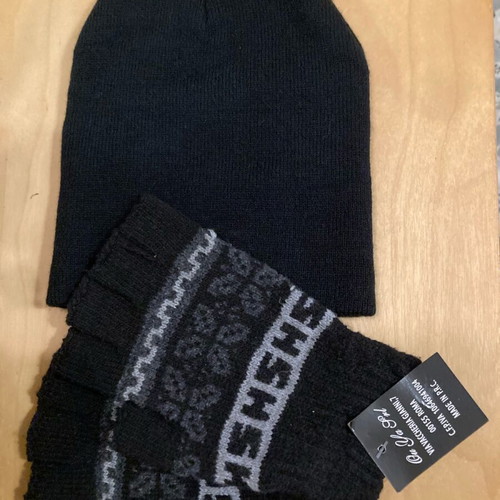 Fingerless gloves and black beanie set new