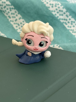 Elsa Disney Doorables Mini Figure New