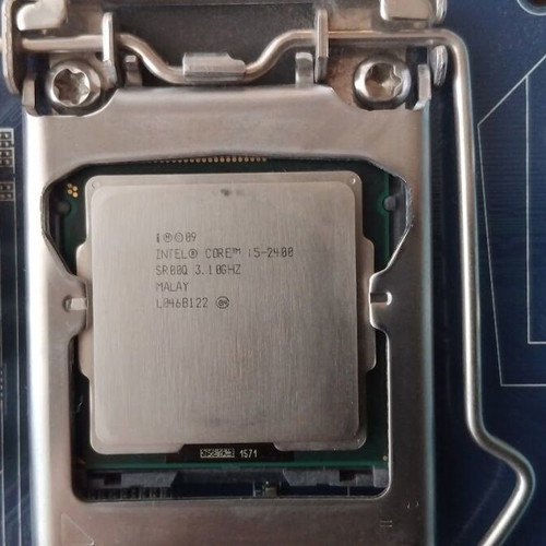 Gigabyte GA-HA65M-D2H-B3 motherboard with Intel Core i5-2400 CPU and fan