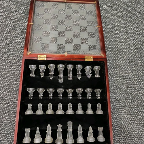 Glass chess set large new with wooden case luxury