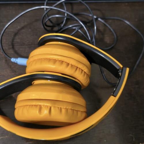 Children's wired headphones used with colorful design
