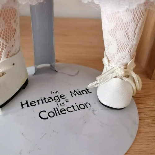 Porcelain doll The Heritage Mint Collection used with pink dress