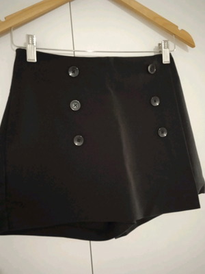 Skort Stradivarius μαύρο μεταχειρισμένο, μέγεθος EUR 34