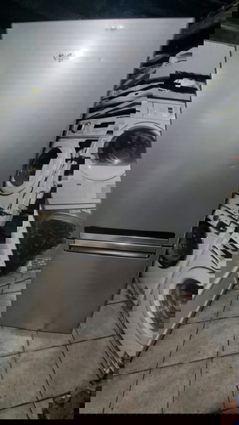 ψυγείο κατάψυκτης  ινοχ μάρκα whirlpool 70x200 σε άριστη κατάσταση λειτουργεί κανονικά
