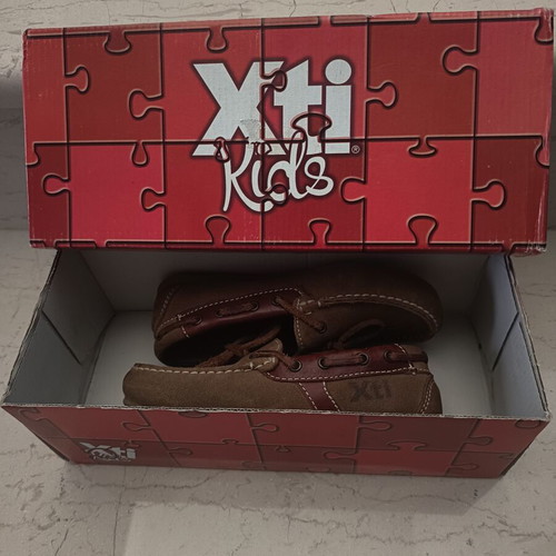 Xti Shoes boys' boat shoes size 30 used, taupe