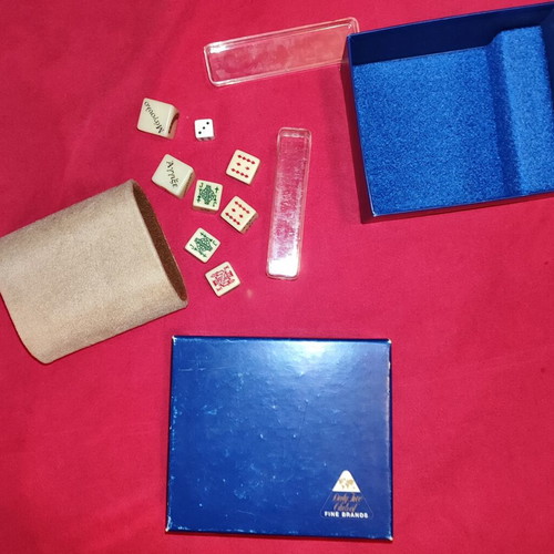 Vintage Poker Dice Set Duty Free Club like new