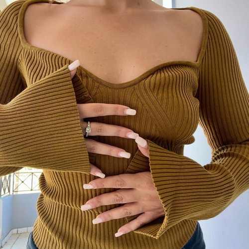 H&M Rib knitted sweater M like new with flair sleeves and sweetheart neckline beige brown