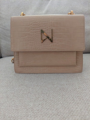 Nolah shoulder bag like new with gold chain, beige
