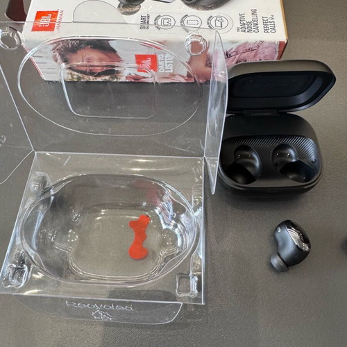 JBL Live Buds 3 Bluetooth handsfree earbuds new, black