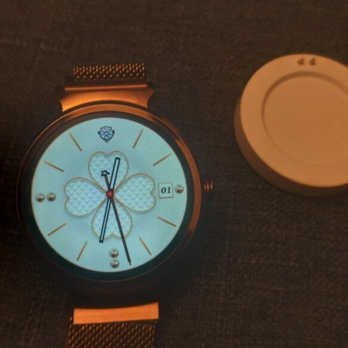 Set of 2 women's smartwatches used with chargers, waterproof and heart rate