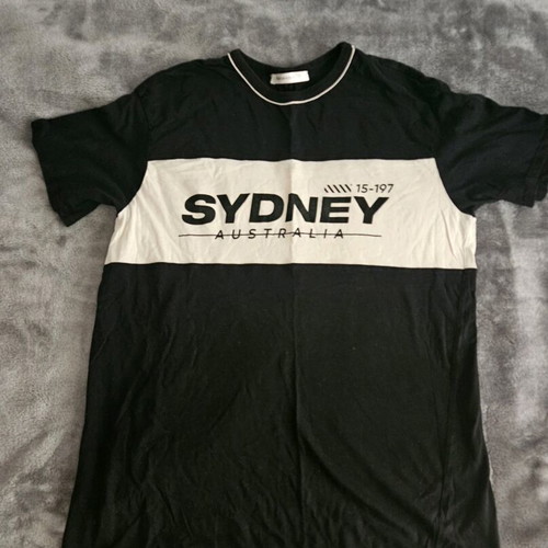 T-shirt in very good condition, size L, black and white