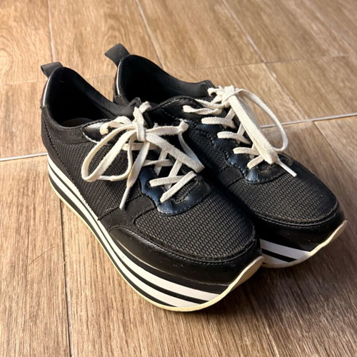 Bershka platform shoes athletic size 38 like new black white