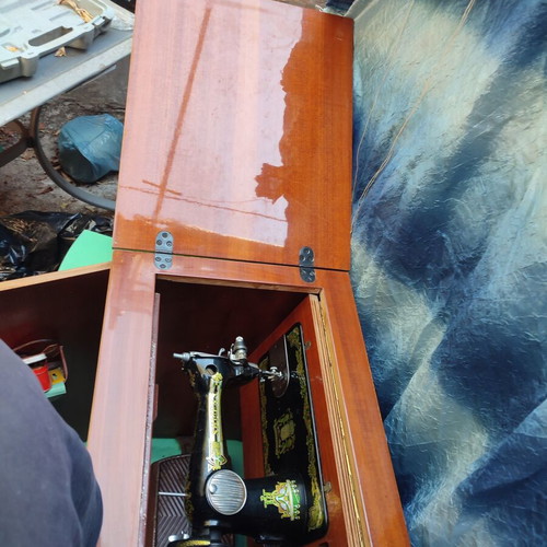 Patra sewing machine like new, treadle with furniture