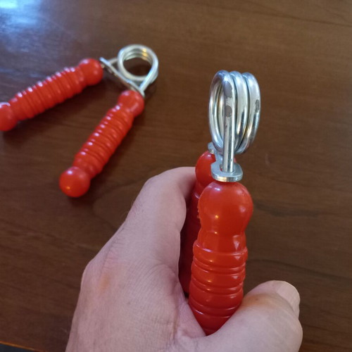 Set of 2 hand grip strengtheners used, red
