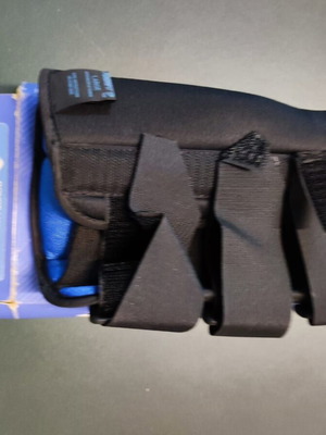 Wrist brace with velcro left hand size L new