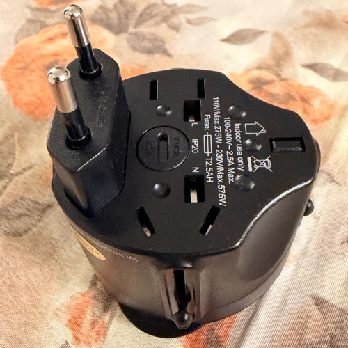 Universal travel adapter like new