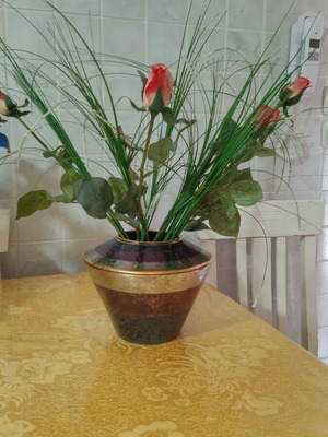 Brown vase with gold trim like new