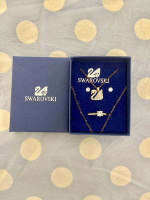 Swarovski jewelry set necklace earrings and solitaire new, silver