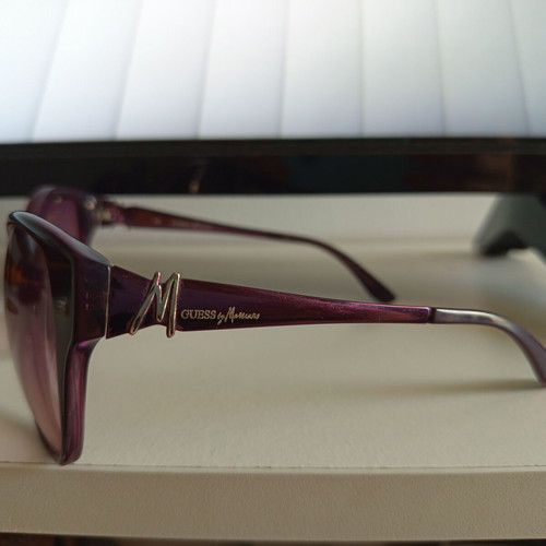 Guess women's purple sunglasses like new with gradient lens
