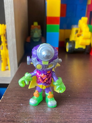 Superthings Microplasm Rescue Force Figure with Kazoom Kid like new