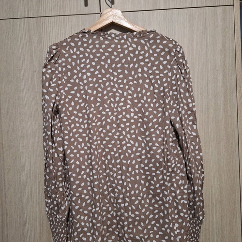 Beige polka dot shirt with neck tie new, size S/M
