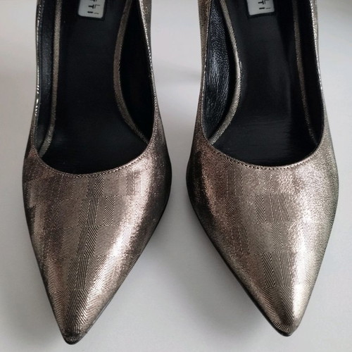 Fratelli Rossetti pumps used, size 38.5, metallic gold