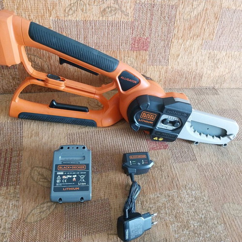 Black & Decker Alligator Chainsaw like new