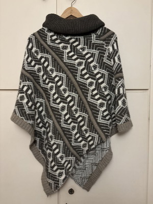 Knit Poncho FLY made in Italy like new, one size, wool mohair blend