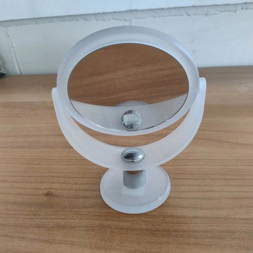 Table mirror with normal and magnifying side