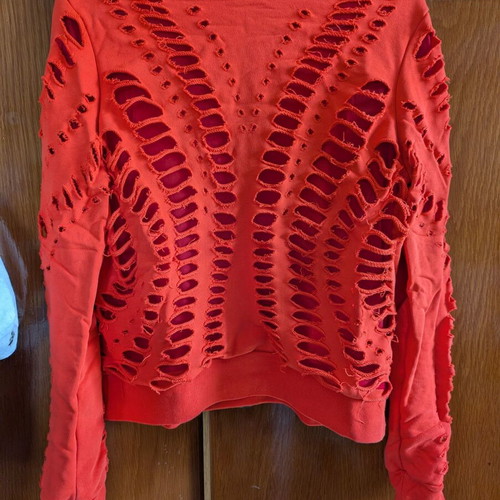 Cutcuutur sweater size medium used, red