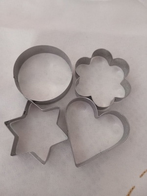 Cookie cutters set of 4, new