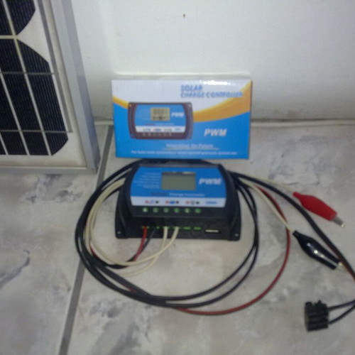 Σύστημα φόρτισης 60 W με φωτοβολταϊκά πάνελ και ρυθμιστή σαν καινούργιο