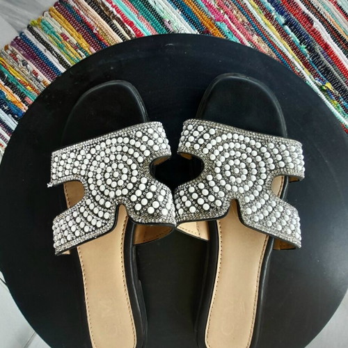 Sandals with pearls size 38 like new, black and white