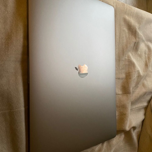 MacBook Pro 2019-20 i9 16GB 500GB NVMe SSD 4GB GPU like new