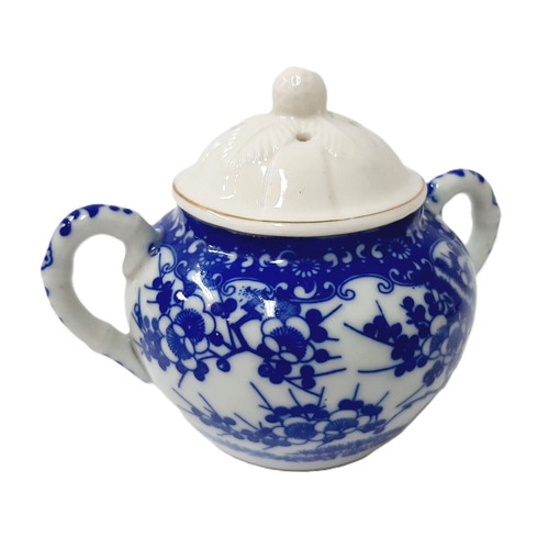 Japanese porcelain sugar bowl like new, blue and white decor