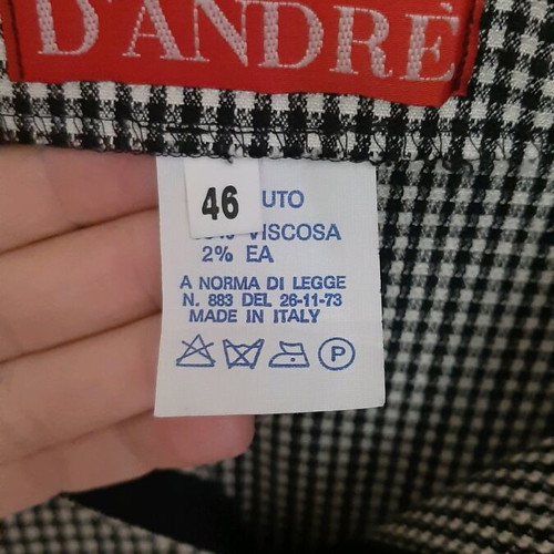 Skirt slim short like new, black and white