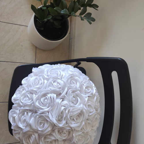 Bouquet of white satin roses in box new condition