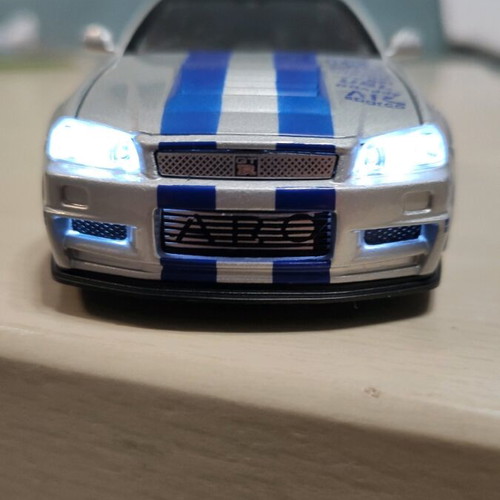 Nissan Skyline R34 1:32 toy car like new with lights and sounds