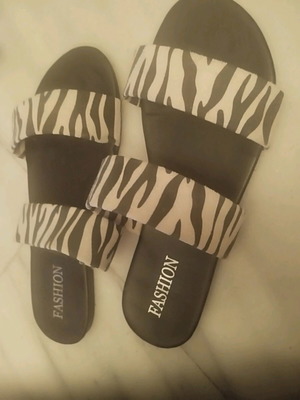 Σανδάλια animal print σαν καινούργια, γυναικεία ζέβρε μέγεθος 40